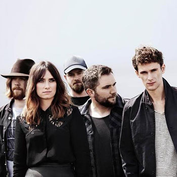Foto de Walking On Cars